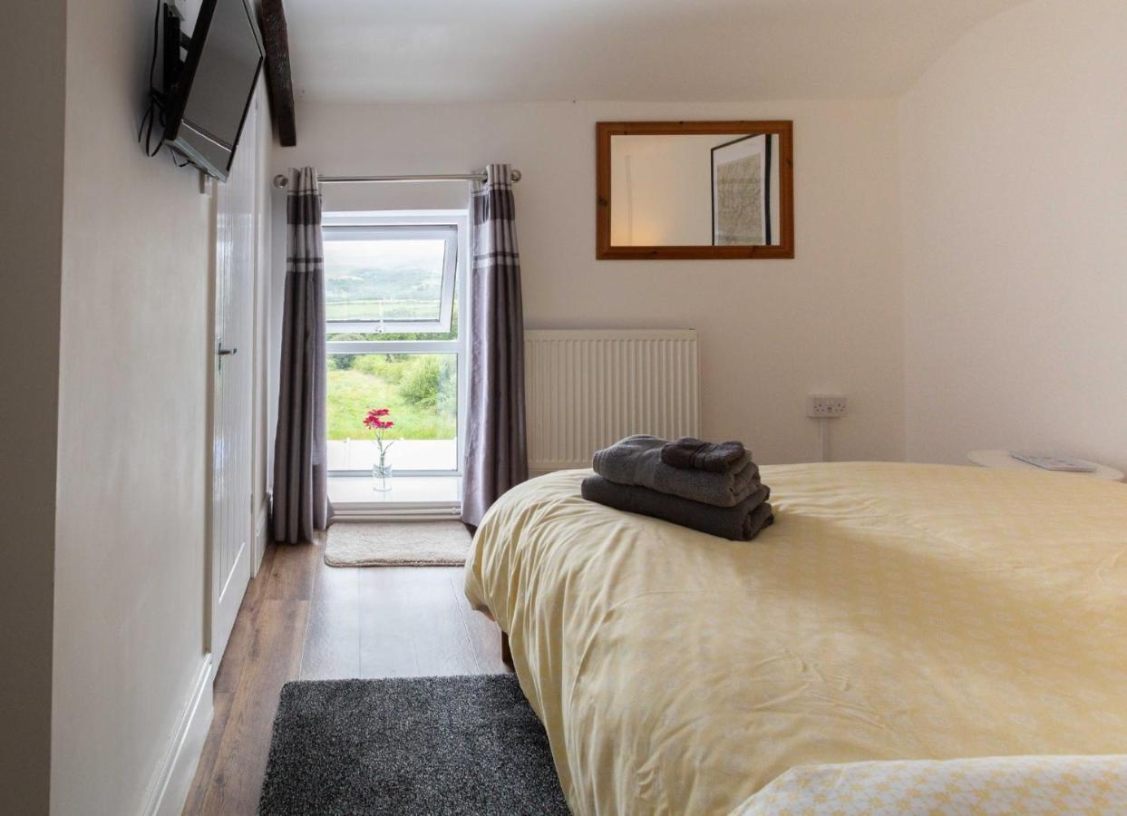 Cwtch Farm Bed & Breakfast Ystalyfera Eksteriør billede