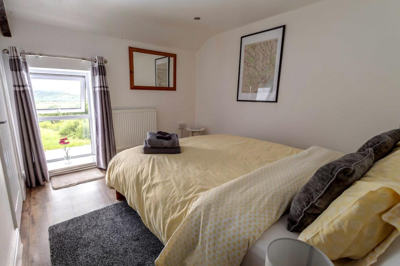 Cwtch Farm Bed & Breakfast Ystalyfera Eksteriør billede