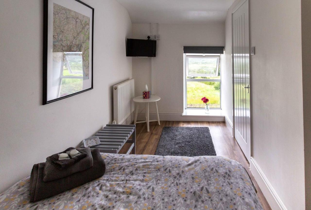 Cwtch Farm Bed & Breakfast Ystalyfera Eksteriør billede